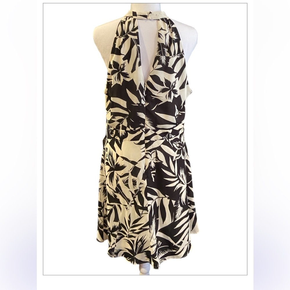 NWT EXPRESS Black/ White Floral Sleeveless Dress Size 14 - Picture 2 of 11